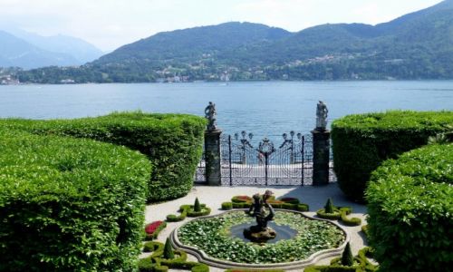 Zdjcie WOCHY / Lombardia / Jezioro Como / widok z ogrodw na jezioro