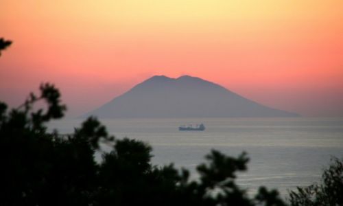 Zdjcie WOCHY / Kalabria / Tropea / Zachd nad wulkanem Stromboli