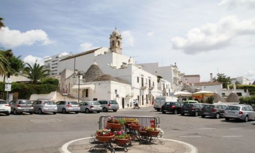 Zdjcie WOCHY / APULIA / ALBEROBELLO  / DOMKI TRULLI 