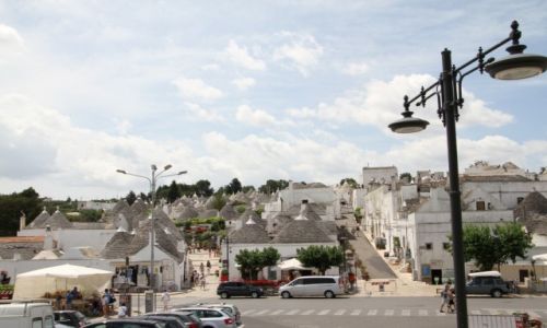 Zdjcie WOCHY / APULIA / ALBEROBELLO  / DOMKI TRULLI 
