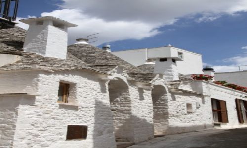 Zdjcie WOCHY / APULIA / ALBEROBELLO  / DOMKI TRULLI 