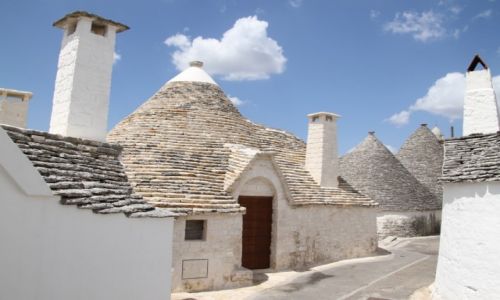 Zdjcie WOCHY / APULIA / ALBEROBELLO  / DOMKI TRULLI 