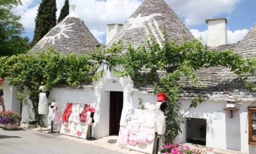 Zdjcie WOCHY / APULIA / ALBEROBELLO  / DOMKI TRULLI 