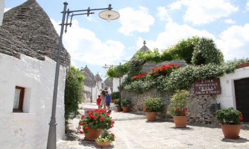 Zdjcie WOCHY / APULIA / ALBEROBELLO  / DOMKI TRULLI 