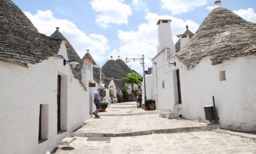 Zdjcie WOCHY / APULIA / ALBEROBELLO  / DOMKI TRULLI 