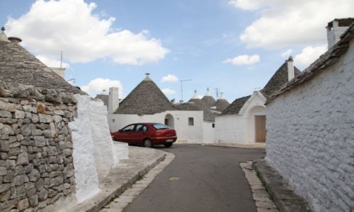 Zdjcie WOCHY / APULIA / ALBEROBELLO  / DOMKI TRULLI 