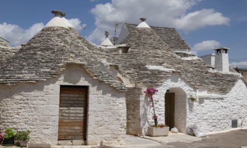 Zdjcie WOCHY / APULIA / ALBEROBELLO  / DOMKI TRULLI 