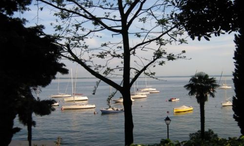 Zdjecie WłOCHY / - / droga / jez. Garda