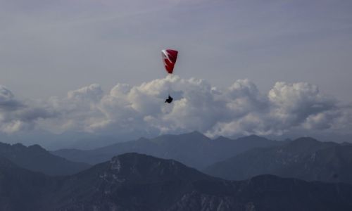 Zdjcie WOCHY / Lombardia / Monte Baldo / paralotnia nad jeziorem Garda