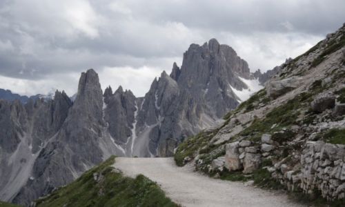 Zdjecie WOCHY / Dolomity / Tre Cime di Lavaredo / Przed siebie...