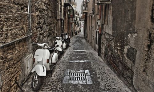 Zdjecie WOCHY / Sycylia / Palermo /  uliczka w Palermo 