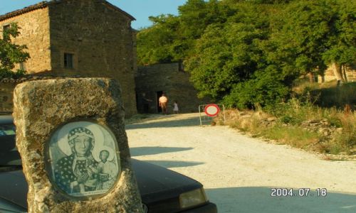 Zdjęcie WłOCHY / Marche / Pietrarubbia - klasztor / Pietrarubbia