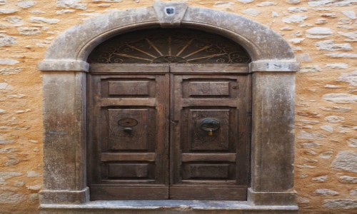 Zdjcie WOCHY / Umbria / Cascia / Drzwi