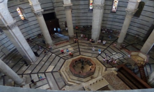 Zdjecie WłOCHY / Piza / Pole Cudów (Campo dei Miracoli) / Wnętrze Baptysterium