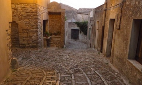 Zdjęcie WłOCHY / Sycylia / Erice / uliczka
