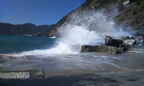 Zdjecie WOCHY / Liguria / Cinque Terra / Uderzenie fali