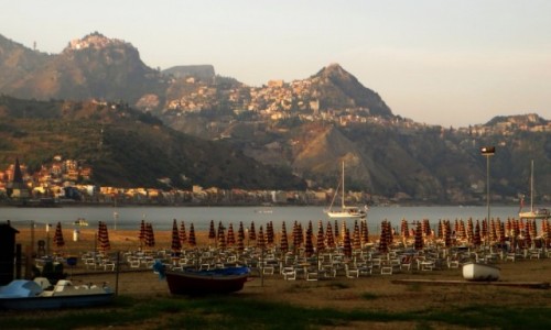Zdjcie WOCHY / Sycylia / Giardini Naxos / Taormina widok z Giardini Naxos