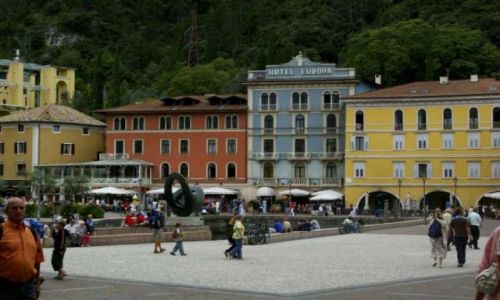 Zdjęcie WłOCHY / brak / Lago di Garda / Rynek Riva del Garda