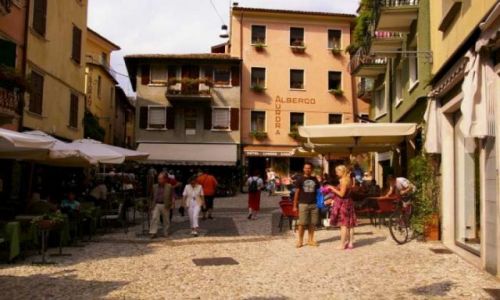 Zdjęcie WłOCHY / brak / Lago di Garda / Malcesine rynek