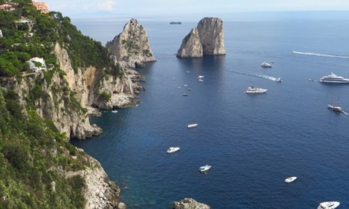 Zdjęcie WłOCHY / Kampania / Capri / przybrzeżna skała