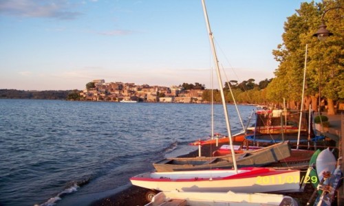 Zdjęcie WłOCHY / - / Lago di Bracciano / Widok na Anguillara Sabazia