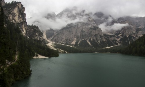 Zdjcie WOCHY / Dolomity / Lago di Braies / deszczowy dzie nad Lago di Braies 