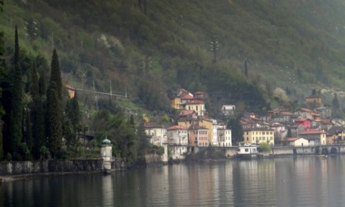 Zdjcie WOCHY / Lombardia / Varenna / Na skraju 
