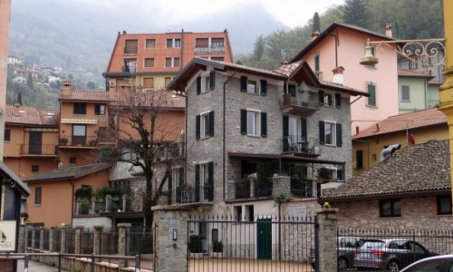 Zdjcie WOCHY / Lombardia / Varenna / Domki nad jeziorem