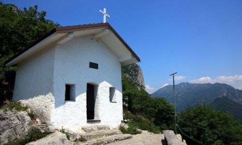 Zdjcie WOCHY / Lecco / Gra San Martino (1090 m) / Kapliczka, w poowie drogi