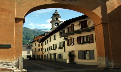 Zdjcie WOCHY / Lombardia / Chiavenna / Brama