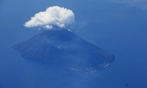 Zdjcie WOCHY / Wyspy Liparyjskie / Stromboli / Stromboli z lotu ptaka