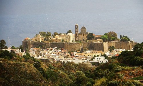 Zdjecie WOCHY / Wyspy Liparyjskie / Quattrocchi / widok na cytadel w Lipari