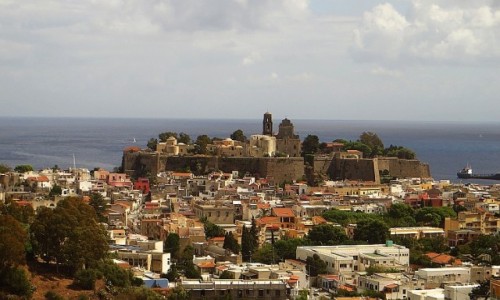 Zdjcie WOCHY / Wyspy Liparyjskie / Lipari / panorama miasta Lipari