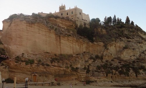 Zdjecie WOCHY / Kalabria / Tropea / koci  w. Marii na wyspie o zachodzie soca