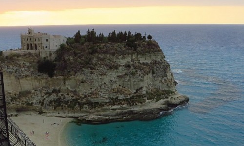 Zdjęcie WłOCHY / Kalabria / Tropea / kościół  Św. Marii na wyspie