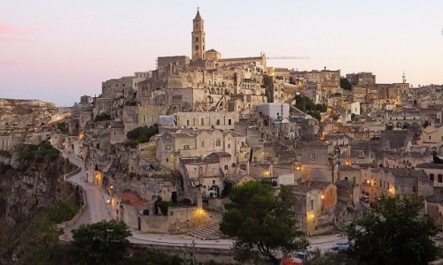 Zdjcie WOCHY / Basilicata / Matera / panorama Sasso Barisano o zmierzchu