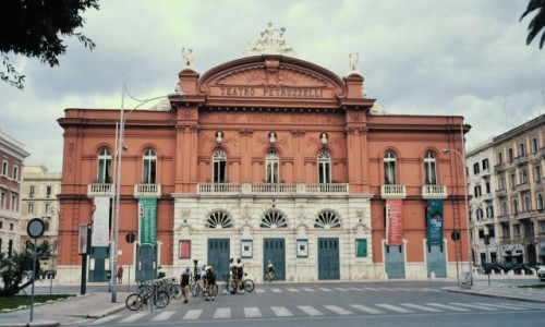 Zdjecie W�OCHY / Apulia / Bari / Teatr Petruzzelli w Bari