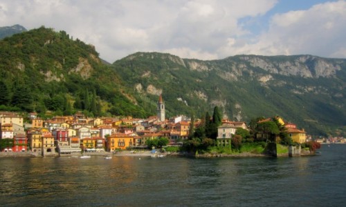 Zdjecie WOCHY / Lombardia / Lago di Como / kolorowa Varenna...