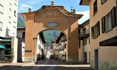 Zdjcie WOCHY / Lombardia / Chiavenna / Brama miejska