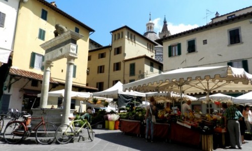 Zdjcie WOCHY / Toskania / Pistoia / Ryneczek w Pistoii