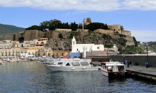 Zdjecie WOCHY / Wyspy Liparyjskie / Lipari. / W porcie Lipari.