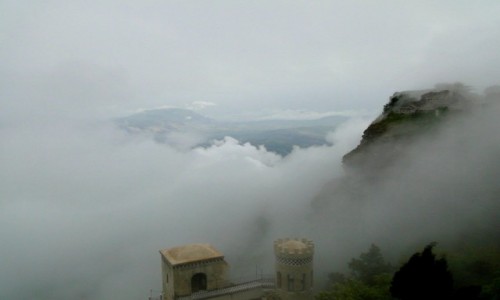 Zdjecie WOCHY / Sycylia / Erice. / Erice - miasto w chmurach.