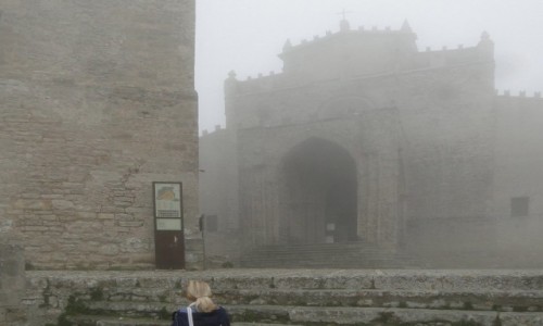 WłOCHY / Sycylia / Erice. / Z podróży po Sycylii - katedra we mgle :)