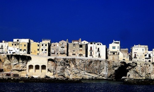 Zdjcie WOCHY / Apulia / Pwysep Gargano / Viesta miasto na klifie