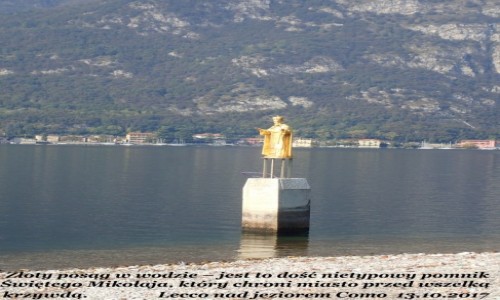 Zdjcie WOCHY / Lombardia / Lecco nad jeziorem Como / Posg w wodzie