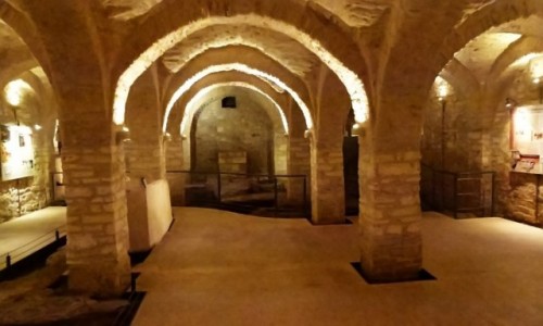 Zdjcie WOCHY / Apulia / Bari / Museo del Succorpo della Cattedrale - romaski koci z XI wieku