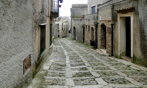 Zdjecie WOCHY / Sycylia / Erice. / W  kamiennych uliczkach Erice.