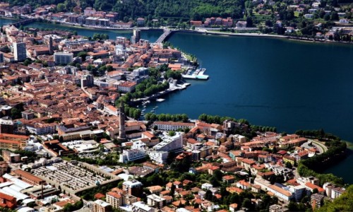 Zdjecie WOCHY / Lombardia / Lecco / Czerwone dachy