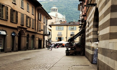 Zdjcie WOCHY / Lombardia / Como / W drodze do katedry