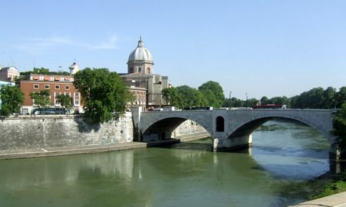 Zdjęcie WłOCHY / Rzym / z autobusu / rzut oka na Tybr